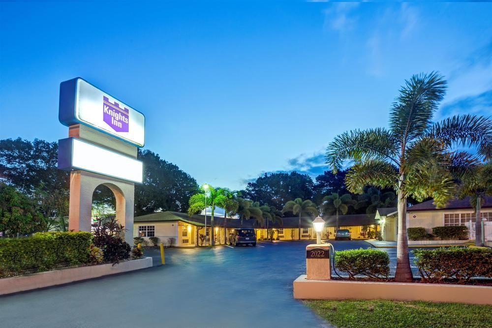 Vero Inn Vero Beach Bagian luar foto